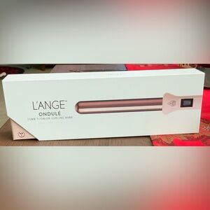 L’ange 25MM Titanium Curling Wand 
Blush Rose